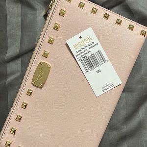 Michael kors clutch